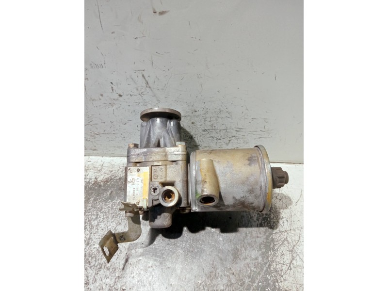 Recambio de bomba direccion para mercedes clase c (w202) berlina referencia OEM IAM A2104662601 7681900503 