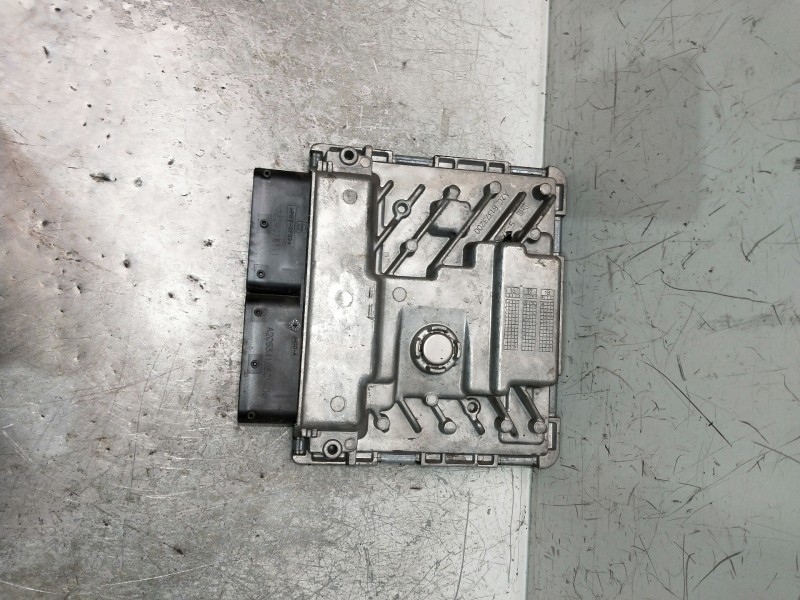 Recambio de centralita motor uce para seat leon sc (5f5) referencia OEM IAM 5WA1800401 06K907425B 