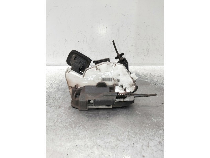 Recambio de motor cierre centralizado delantero derecho para seat leon sc (5f5) referencia OEM IAM 5K1837016J  3P