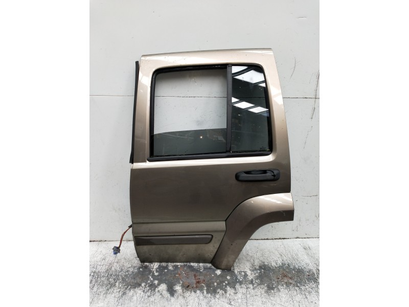 Recambio de puerta trasera izquierda para jeep cherokee (kj) referencia OEM IAM   5P
