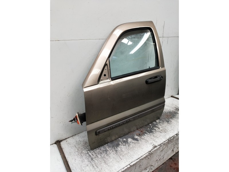 Recambio de puerta delantera izquierda para jeep cherokee (kj) referencia OEM IAM   5P