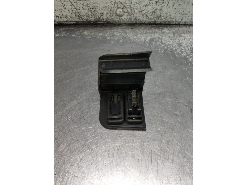 Recambio de mando elevalunas delantero derecho para peugeot 205 berlina 1.1 referencia OEM IAM   5P