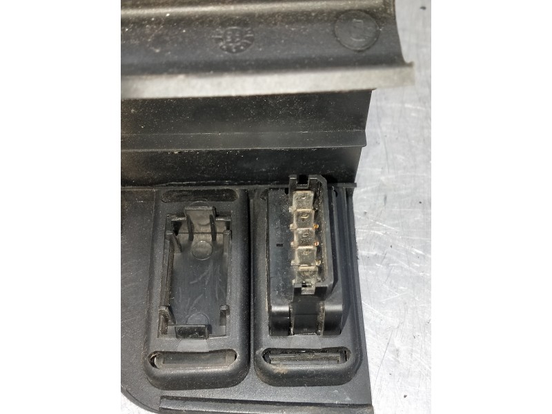 Recambio de mando elevalunas delantero derecho para peugeot 205 berlina 1.1 referencia OEM IAM   5P