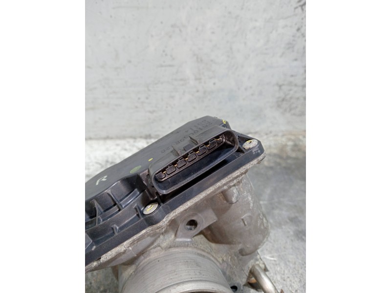 Recambio de caja mariposa para toyota auris active referencia OEM IAM 261000R020  