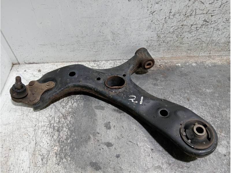 Recambio de brazo suspension inferior delantero izquierdo para toyota auris active referencia OEM IAM   