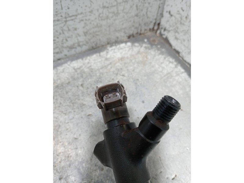 Recambio de inyector para toyota auris active referencia OEM IAM 2367026070  DENSO