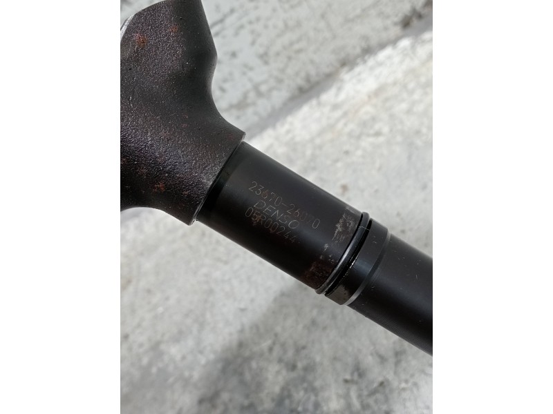 Recambio de inyector para toyota auris active referencia OEM IAM 2367026070  DENSO