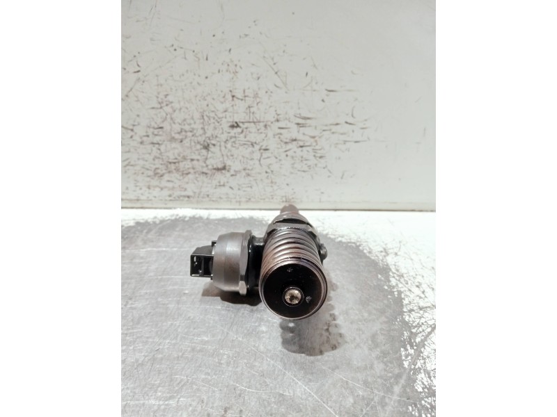 Recambio de inyector para volkswagen golf iv berlina (1j1) referencia OEM IAM 038130073AJ 0414720037 BOSCH