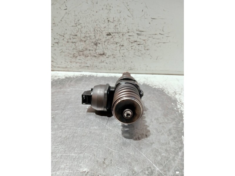 Recambio de inyector para volkswagen golf iv berlina (1j1) referencia OEM IAM 038130073AJ 0414720037 BOSCH