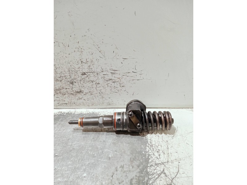 Recambio de inyector para volkswagen golf iv berlina (1j1) referencia OEM IAM 038130073AJ 0414720037 BOSCH