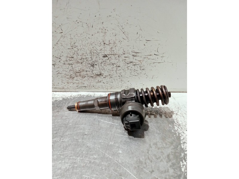 Recambio de inyector para volkswagen golf iv berlina (1j1) referencia OEM IAM 038130073AJ 0414720037 BOSCH