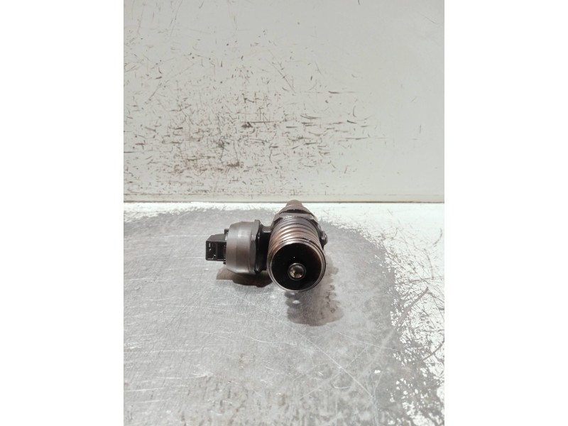 Recambio de inyector para volkswagen golf iv berlina (1j1) referencia OEM IAM 038130073AJ 0414720037 BOSCH