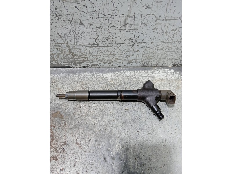 Recambio de inyector para toyota auris active referencia OEM IAM 2367026070 DENSO 