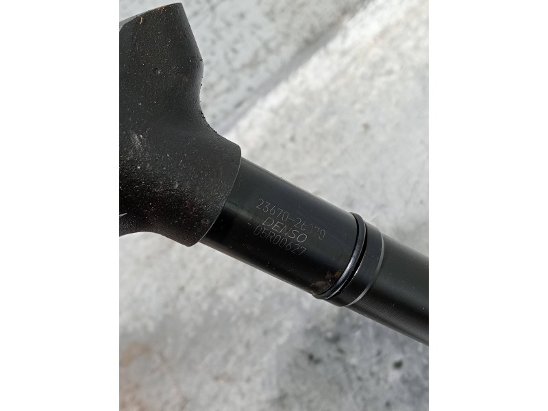 Recambio de inyector para toyota auris active referencia OEM IAM 2367026070 DENSO 