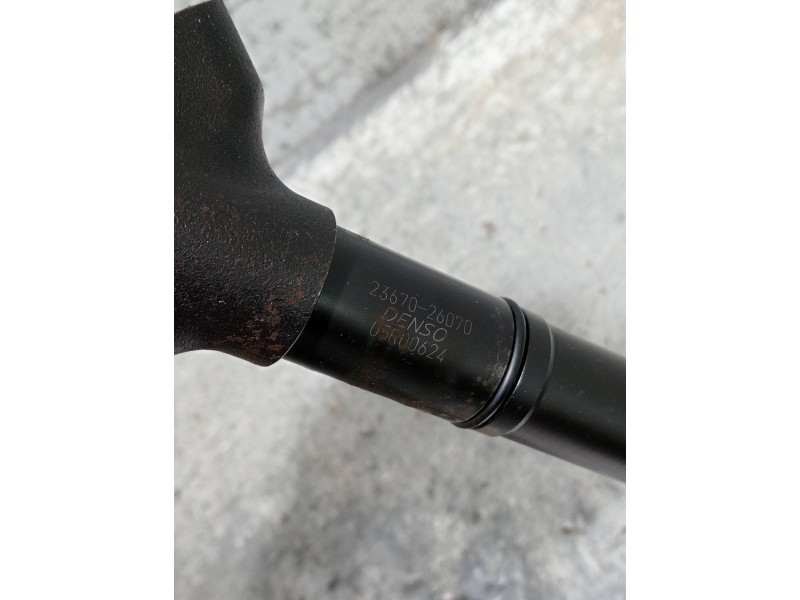 Recambio de inyector para toyota auris active referencia OEM IAM 2367026070  DENSO