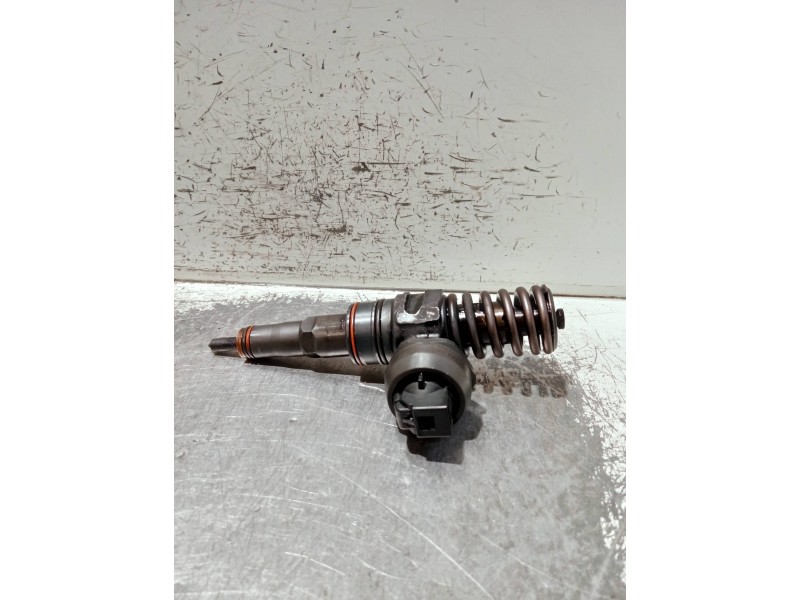 Recambio de inyector para volkswagen golf iv berlina (1j1) referencia OEM IAM 038130073AJ 0414720037 BOSCH