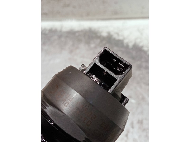 Recambio de inyector para volkswagen golf iv berlina (1j1) referencia OEM IAM 038130073AJ 0414720037 BOSCH