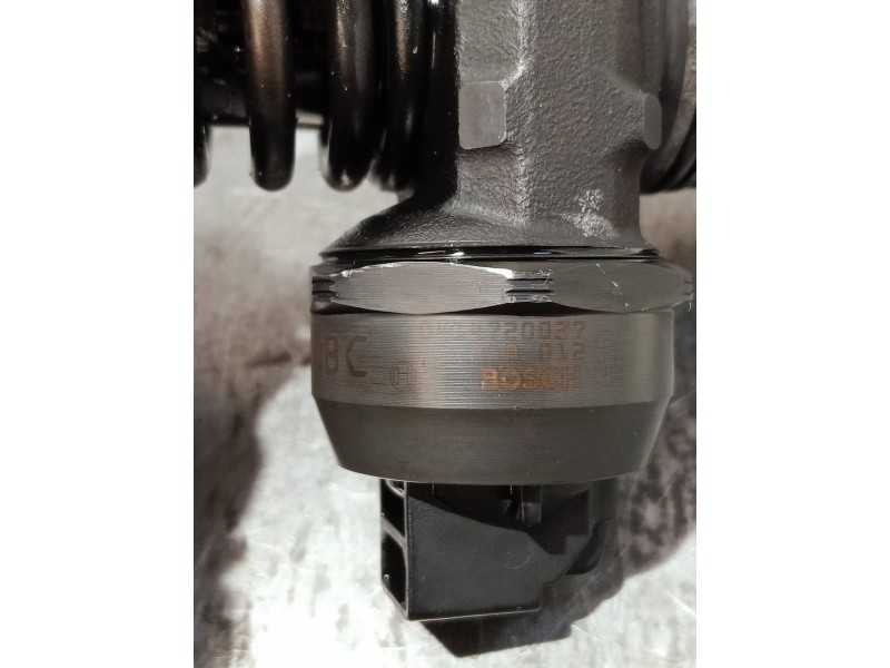 Recambio de inyector para volkswagen golf iv berlina (1j1) referencia OEM IAM 038130073AJ 0414720037 BOSCH