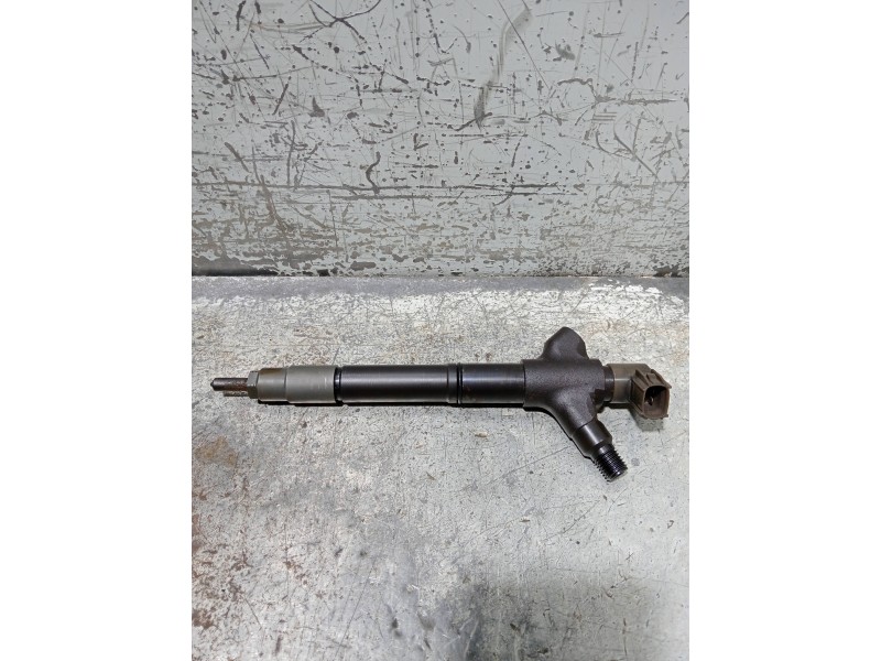 Recambio de inyector para toyota auris active referencia OEM IAM 2367026070  DENSO