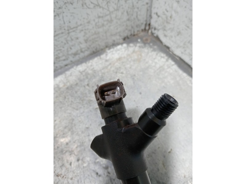 Recambio de inyector para toyota auris active referencia OEM IAM 2367026070  DENSO
