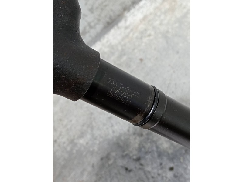 Recambio de inyector para toyota auris active referencia OEM IAM 2367026070  DENSO