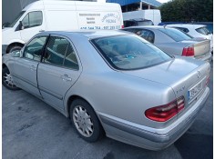 mercedes clase e (w210) berlina diesel del año 2001 2