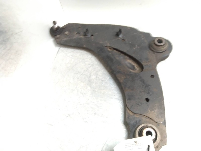 Recambio de brazo suspension inferior delantero izquierdo para opel vivaro combi 2.7t corto referencia OEM IAM   