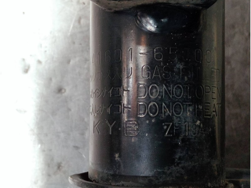 Recambio de amortiguador delantero derecho para suzuki grand vitara jb (jt) referencia OEM IAM 4160165J00  