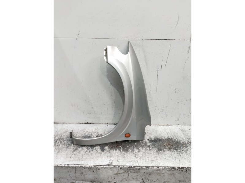 Recambio de aleta delantera izquierda para chrysler voyager (rg) referencia OEM IAM   