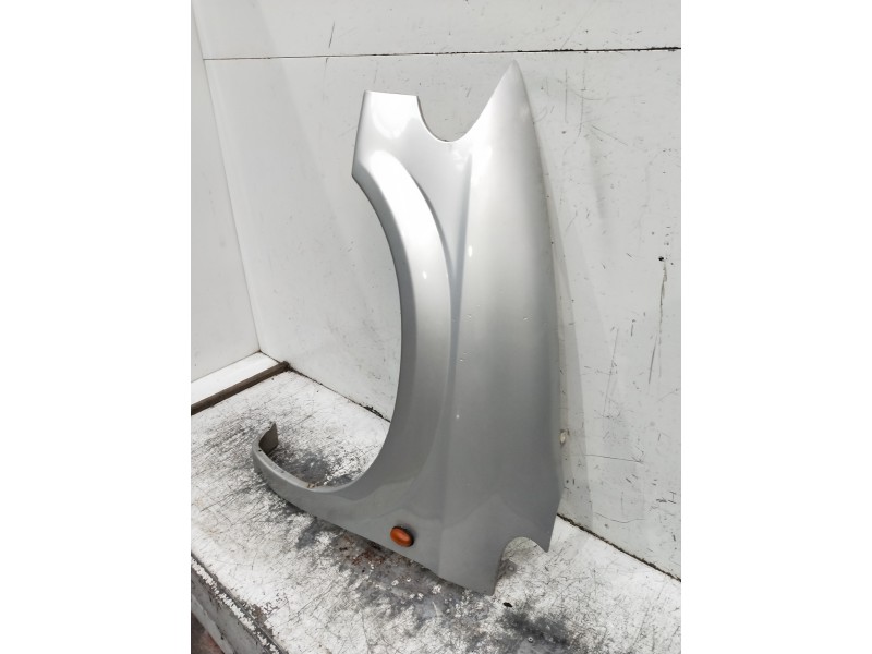 Recambio de aleta delantera izquierda para chrysler voyager (rg) referencia OEM IAM   