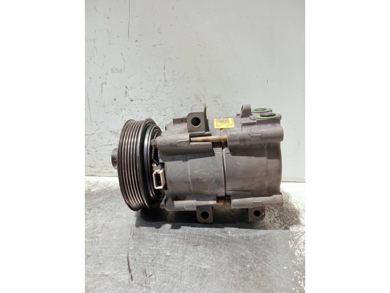 Recambio de compresor aire acondicionado para ford fiesta (cbk) referencia OEM IAM 19D629AA  