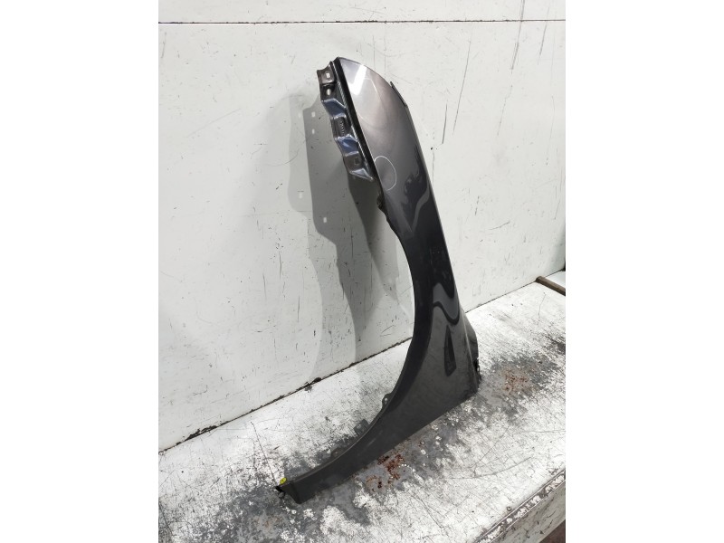 Recambio de aleta delantera izquierda para toyota avensis berlina (t25) referencia OEM IAM   