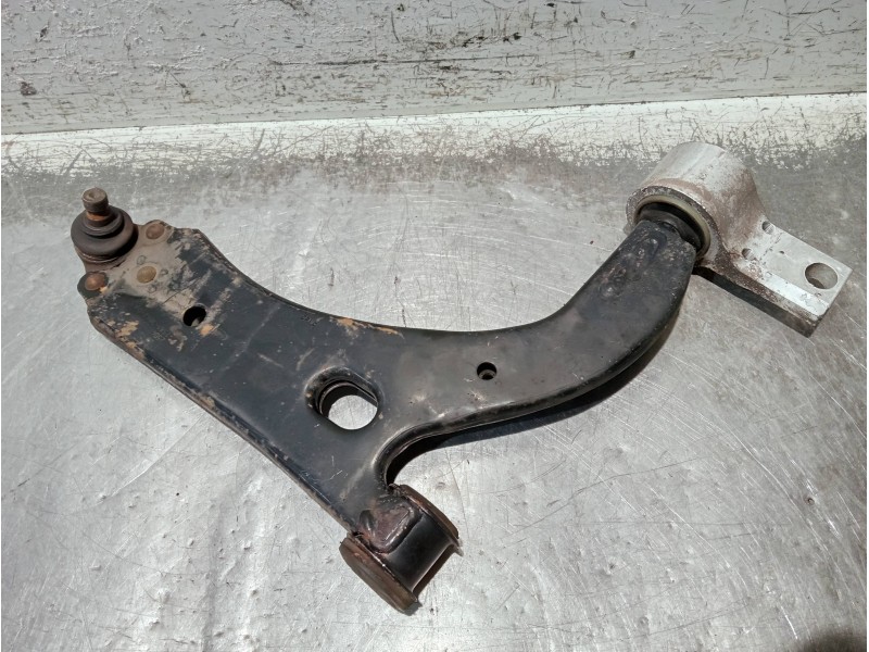 Recambio de brazo suspension inferior delantero derecho para ford fiesta (cbk) referencia OEM IAM 2S613042DA  