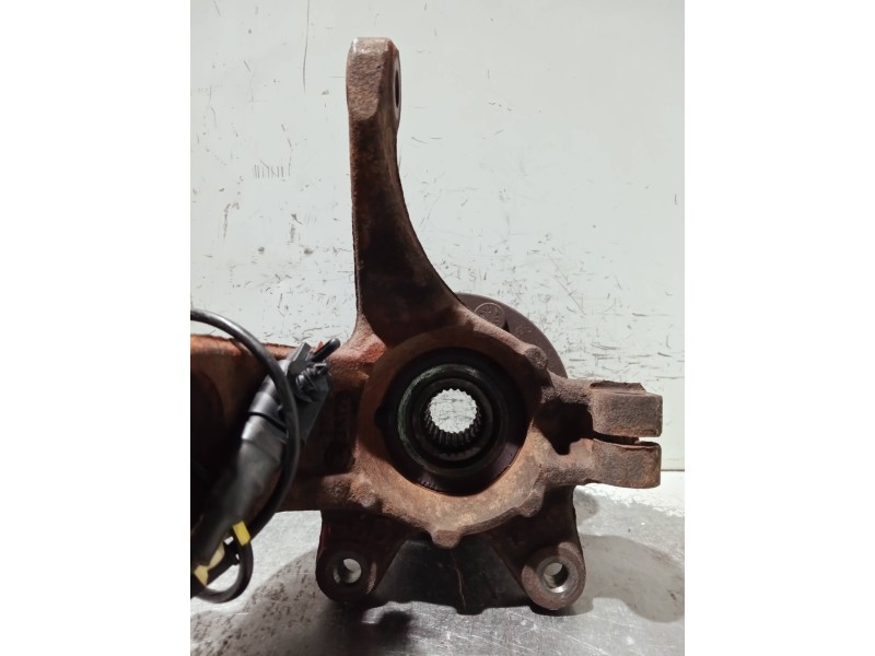 Recambio de mangueta delantera derecha para ford fiesta (cbk) referencia OEM IAM 2N113K170  