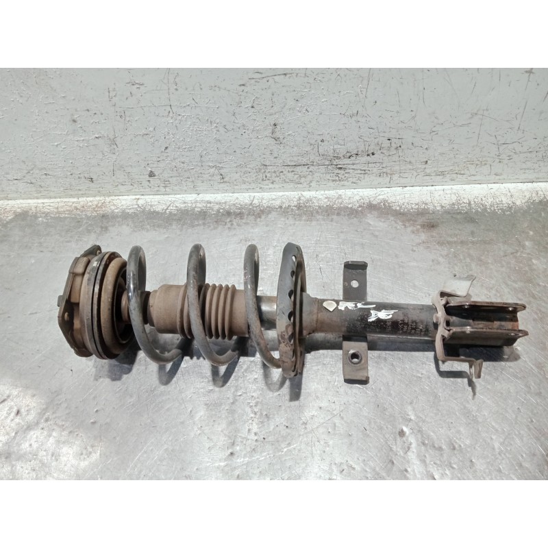 Recambio de amortiguador delantero derecho para renault clio iii confort dynamique referencia OEM IAM 8200556694 03071000328 