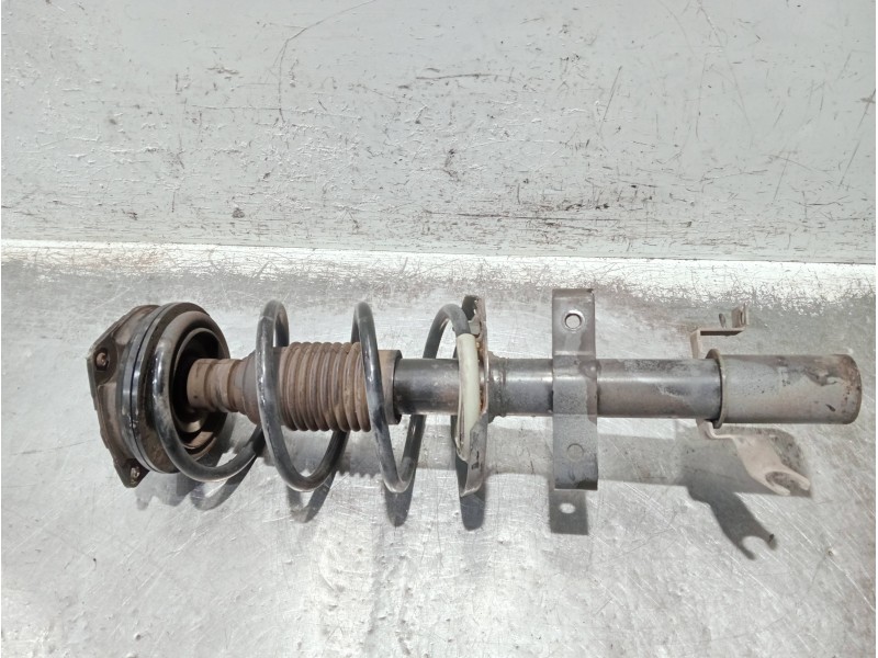 Recambio de amortiguador delantero derecho para renault clio iii confort dynamique referencia OEM IAM 8200556694 03071000328 