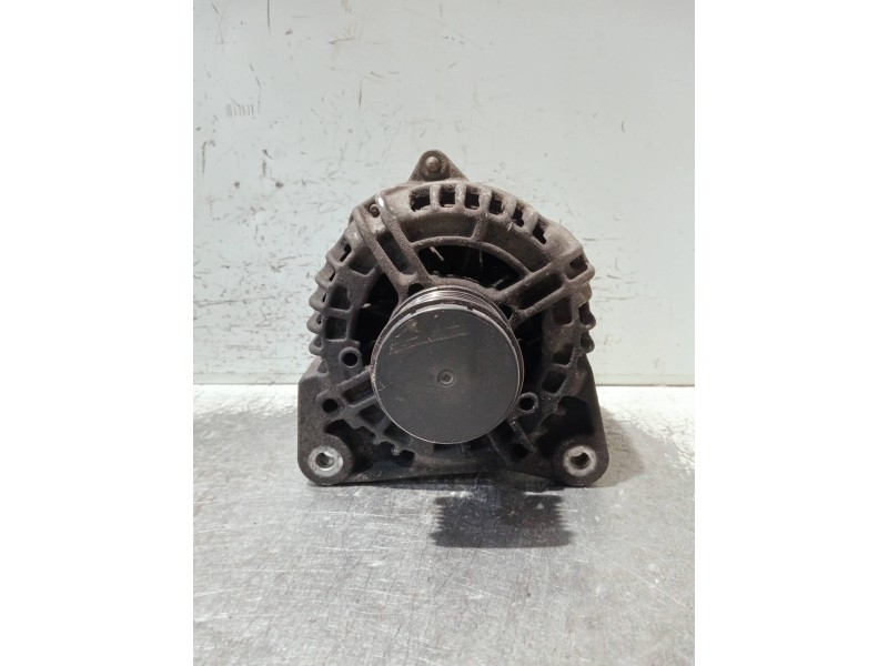 Recambio de alternador para renault clio iii confort dynamique referencia OEM IAM 8200390675 0124425037 