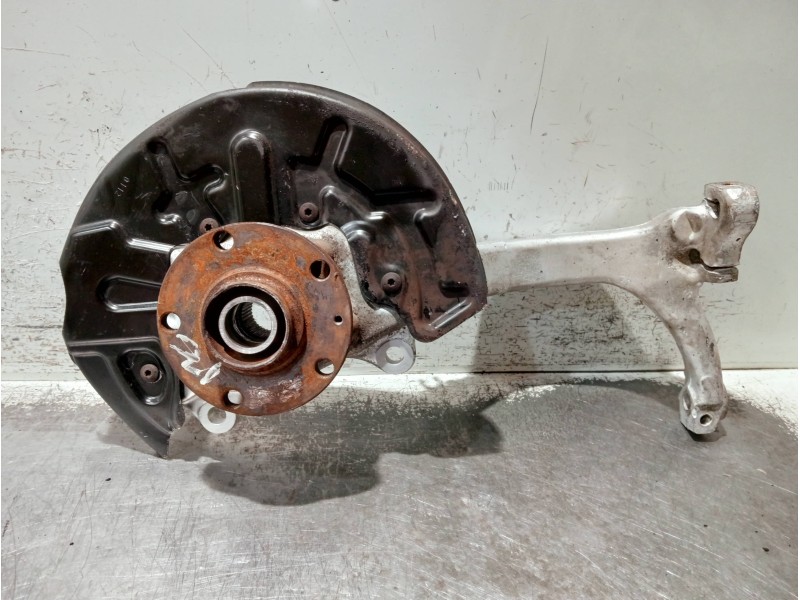 Recambio de mangueta delantera izquierda para audi a4 avant (8e) referencia OEM IAM 8E0615311A  