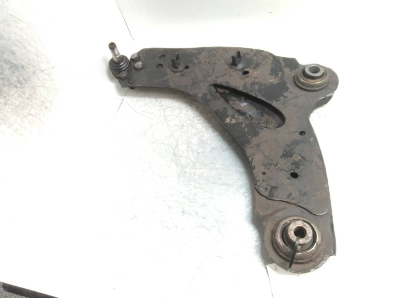 Recambio de brazo suspension inferior delantero izquierdo para opel vivaro combi 2.9t largo referencia OEM IAM   