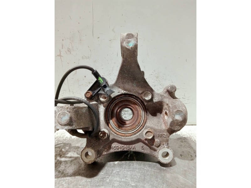 Recambio de mangueta delantera derecha para chrysler voyager (rg) referencia OEM IAM 04694948AA  