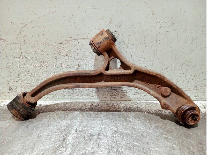 Recambio de brazo suspension inferior delantero izquierdo para chrysler voyager (rg) referencia OEM IAM 04694973AA  
