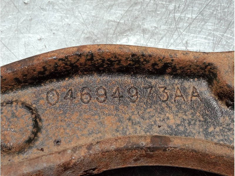 Recambio de brazo suspension inferior delantero izquierdo para chrysler voyager (rg) referencia OEM IAM 04694973AA  