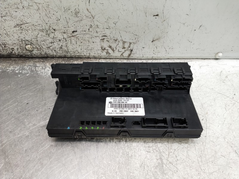 Recambio de caja reles / fusibles para mercedes clase c (w203) berlina referencia OEM IAM 2035451801 5DK00848640 