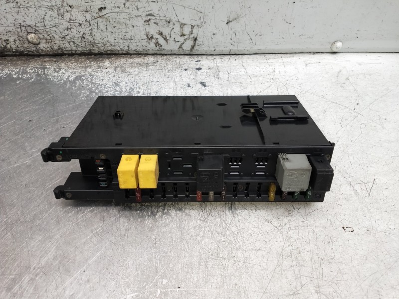 Recambio de caja reles / fusibles para mercedes clase c (w203) berlina referencia OEM IAM 2035451801 5DK00848640 