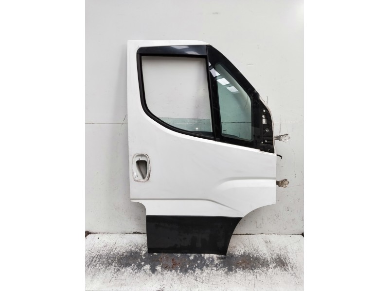 Recambio de puerta delantera derecha para iveco daily furgón referencia OEM IAM   5P