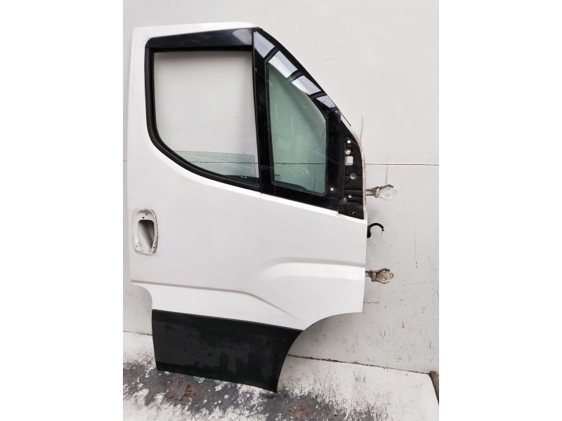 Recambio de puerta delantera derecha para iveco daily furgón referencia OEM IAM   5P