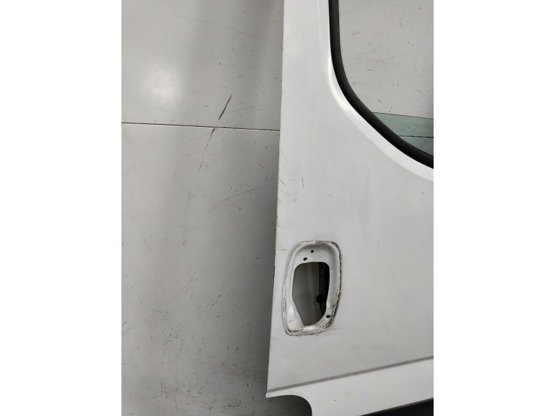Recambio de puerta delantera derecha para iveco daily furgón referencia OEM IAM   5P