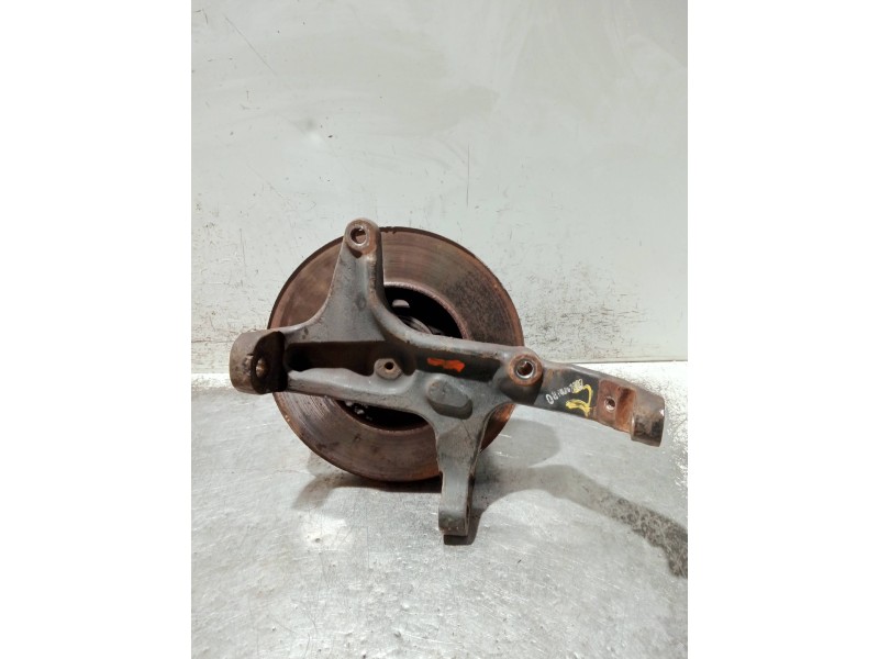 Recambio de mangueta delantera izquierda para nissan cabstar 09.06 referencia OEM IAM   