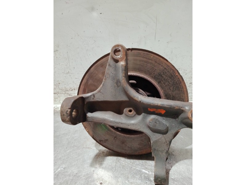 Recambio de mangueta delantera izquierda para nissan cabstar 09.06 referencia OEM IAM   