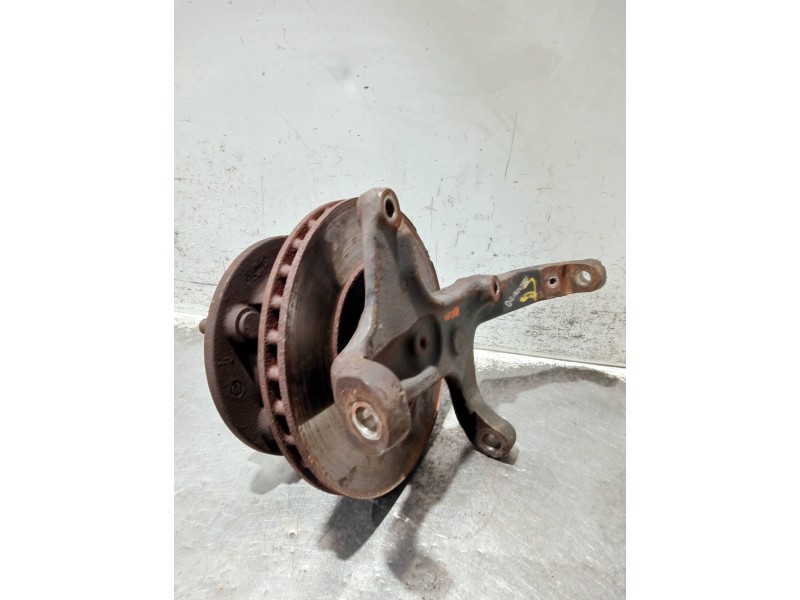 Recambio de mangueta delantera izquierda para nissan cabstar 09.06 referencia OEM IAM   